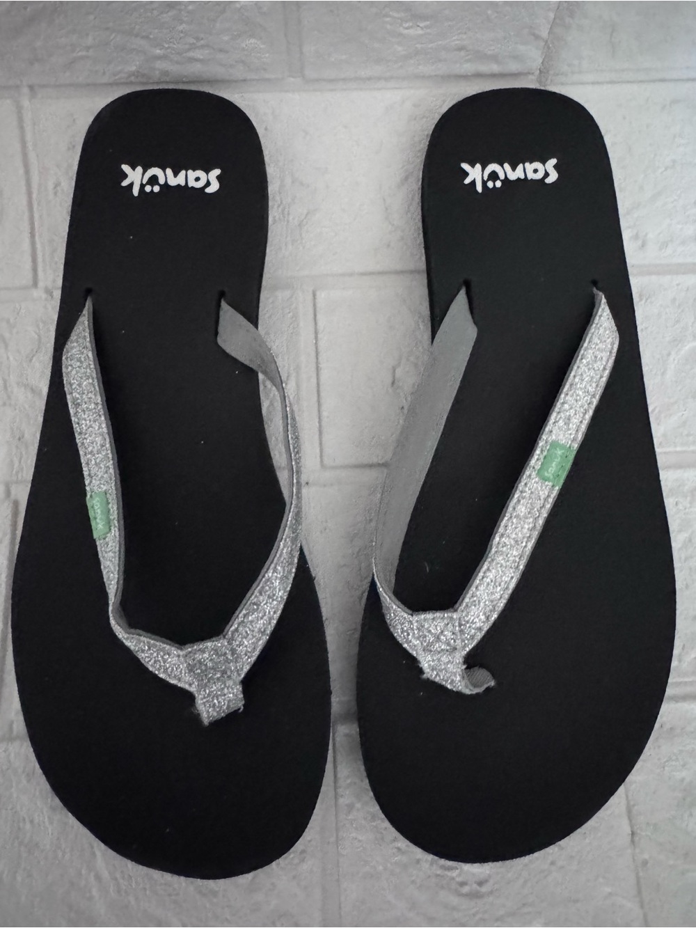 Sanuk Sandals Womens Yoga Joy Flip Flop Silver Open Toe Slip On Casual SZ 7